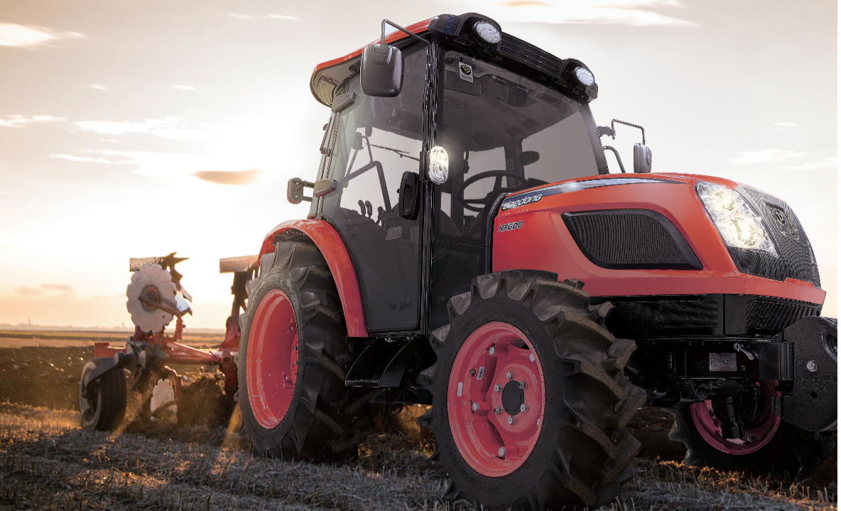 인체공학적으로 설계된 실내, 우천시 시인성을 높이는 와이퍼, 승강력과 정비성을 높이는 외장형 승강실린더 등 NX시리즈는 수도작과 밭작물 작업에 딱 맞는 사양을 갖추고 있습니다.